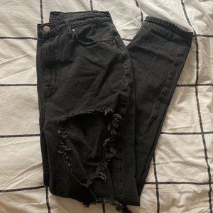 urban outfitters ripped mom jeans